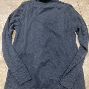Used xxl Leo and Nicole turtleneck shirt.